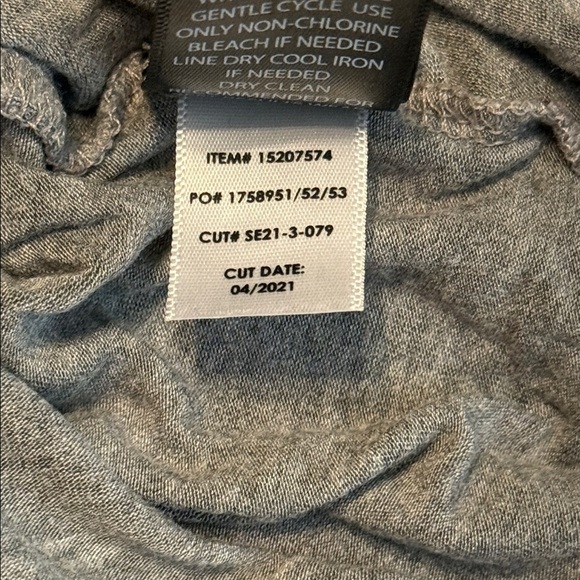 Torrid Gray Super Soft Knits Off Shoulder Skull & Roses Tee Size 1X - Picture 11 of 12